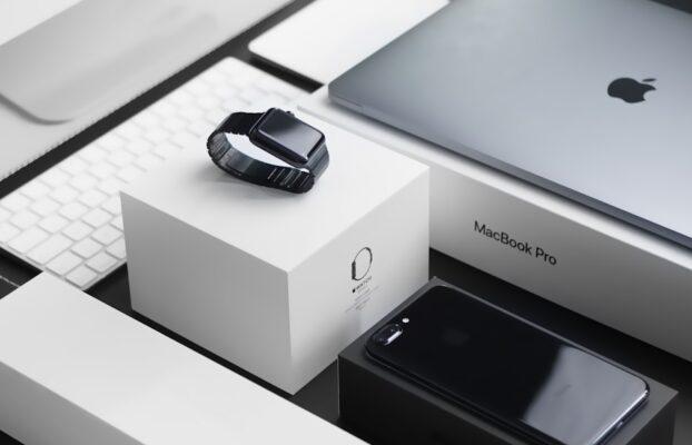 Apple Tariffs: Investment Moves & Trump Deals Shaping AAPL’s Future